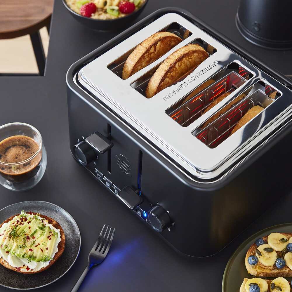 Swan Stealth 4 Slice Toaster - Matt Black Finish