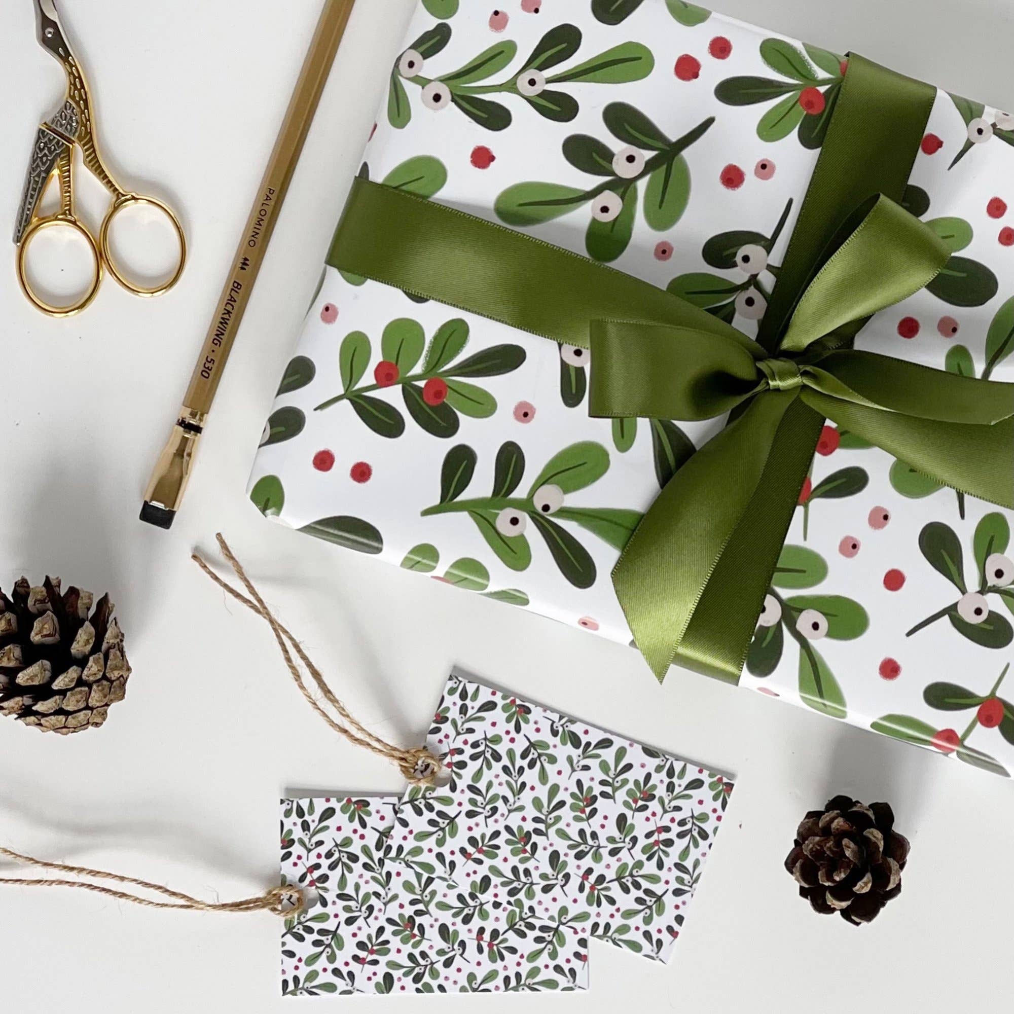 Christmas White Mistletoe Gift Wrap